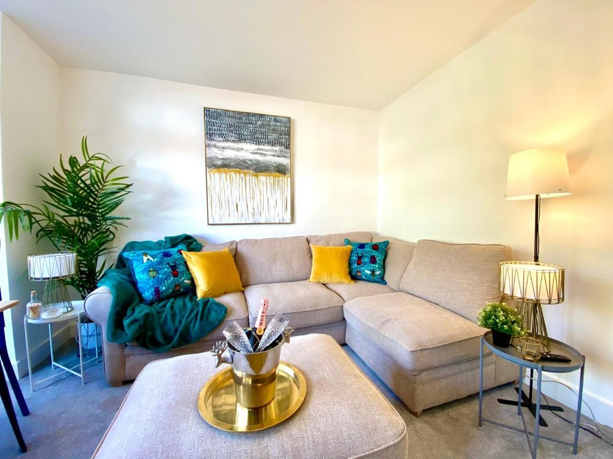 2 Min Walk To The Best Beach! Stunning Newly Refurbished Stylish 2 Bedroom Apartment! - Great Location - Free Parking - Fast Wifi - Smart Tv - Sleeps Up To 4! Close To Bournemouth & Poole Town Centre & Sandbanks 外观 照片